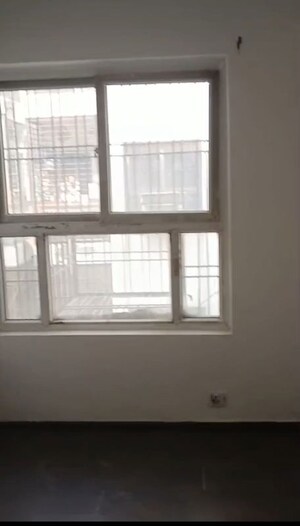 Room in 3 BHK Builder Floor at BPTP Parkland Pride Phase 2, Sector 77 – for Rent