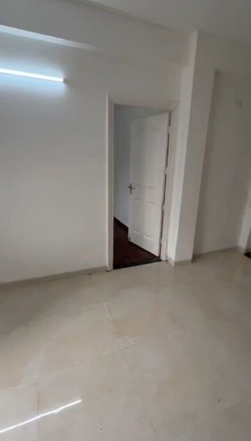 Room in 3 BHK Builder Floor at BPTP Parkland Pride Phase 2, Sector 77 – for Rent