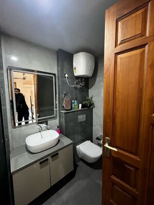 Bathroom in 1 BHK Builder Floor at Sector 42 – for Rent