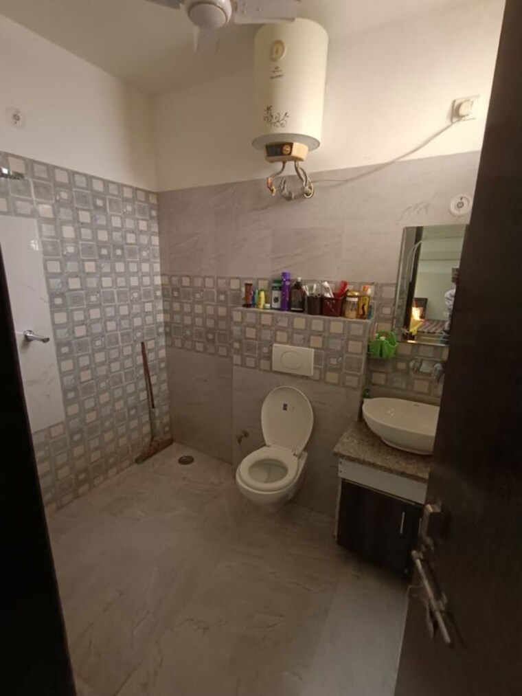 Master Bedroom, city-heights 3 Bedroom 1800 Sq.Ft. Apartment In Sector 39 Gurgaon 9856138