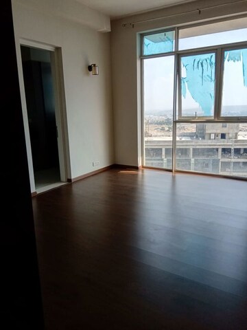 Room in 4 BHK Apartment at Unitech Harmony, Sector 50 – for Rent