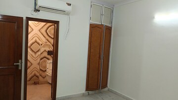 Room in 3 BHK Builder Floor at East Patel Nagar – for Rent