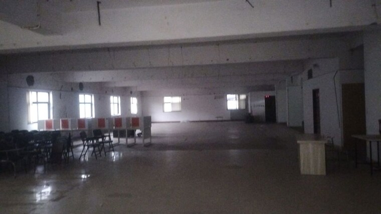  Parking, sector 63 Commercial Office Space 4500 Sq.Ft. In Sector 63 Noida 9856163