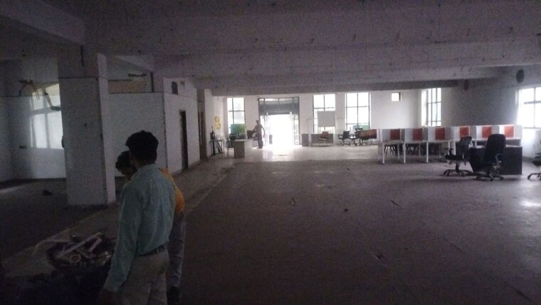  Parking, sector 63 Commercial Office Space 4500 Sq.Ft. In Sector 63 Noida 9856163