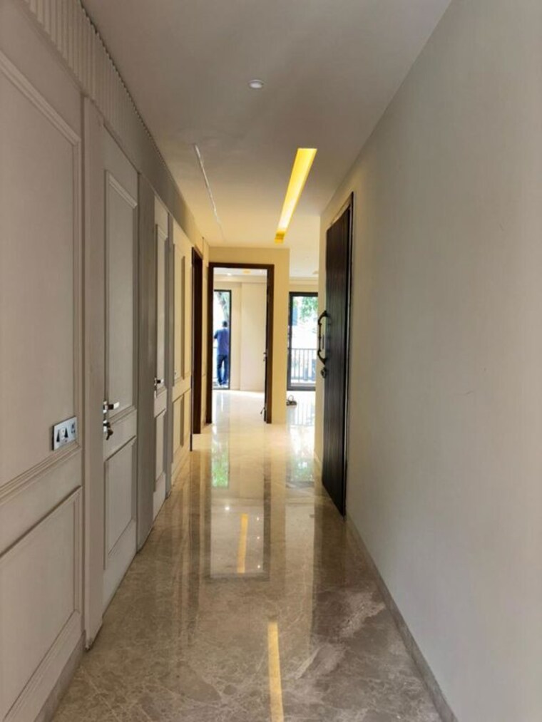 undefined, dlf phase v 5 Bedroom 2430 Sq.Ft. Builder Floor In Dlf Phase V Gurgaon 9805686