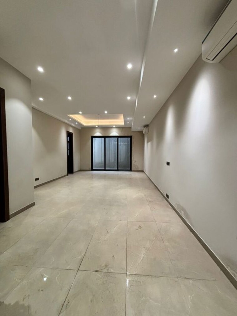 undefined, dlf phase v 5 Bedroom 2430 Sq.Ft. Builder Floor In Dlf Phase V Gurgaon 9805686