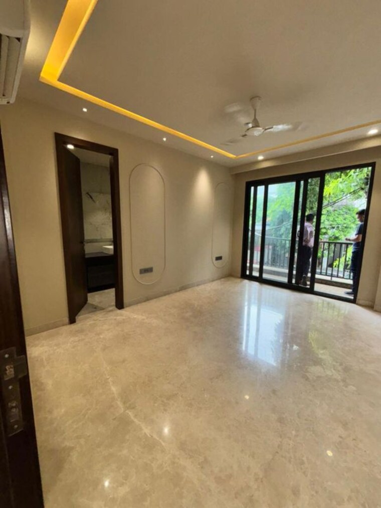 Room, dlf phase v 5 Bedroom 2430 Sq.Ft. Builder Floor In Dlf Phase V Gurgaon 9805686