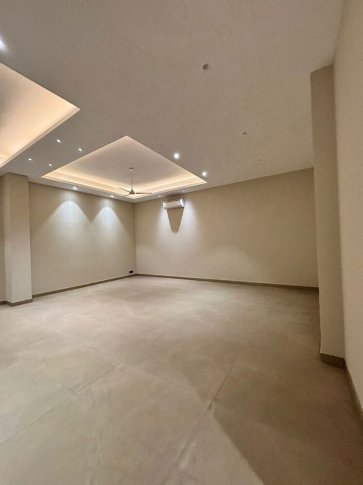 undefined, dlf phase v 5 Bedroom 2430 Sq.Ft. Builder Floor In Dlf Phase V Gurgaon 9805686