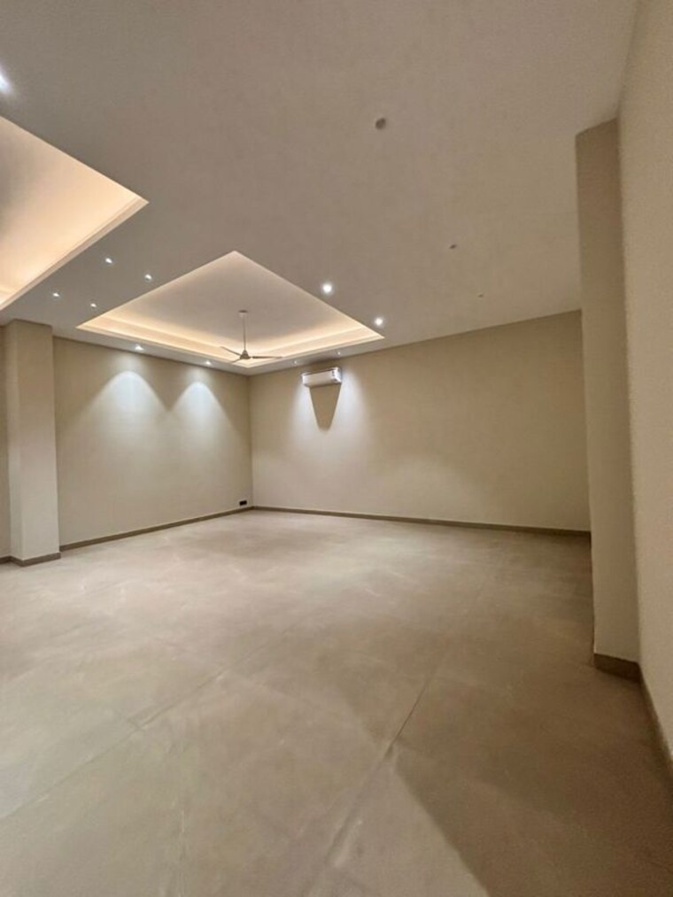 undefined, dlf phase v 5 Bedroom 2430 Sq.Ft. Builder Floor In Dlf Phase V Gurgaon 9805686