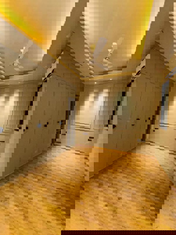 5 BHK + Servant Room,Extra Room Builder Floor For Rent in DLF Phase V