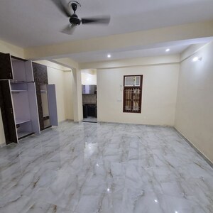 Room in 2.5 BHK Builder Floor at Palam Vihar – for Rent
