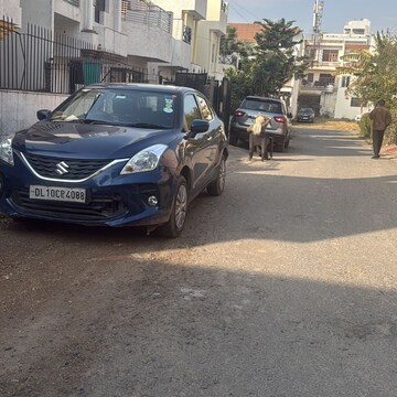 Parking in 2.5 BHK Builder Floor at Palam Vihar – for Rent