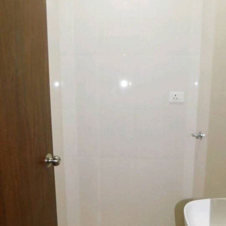 Bathroom, khar west 3 Bedroom 1000 Sq.Ft. Apartment In Khar West Mumbai 9856181