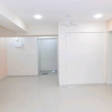 Room in 3 BHK Apartment at Khar West – for Sale