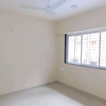 Room in 3 BHK Apartment at Khar West – for Sale
