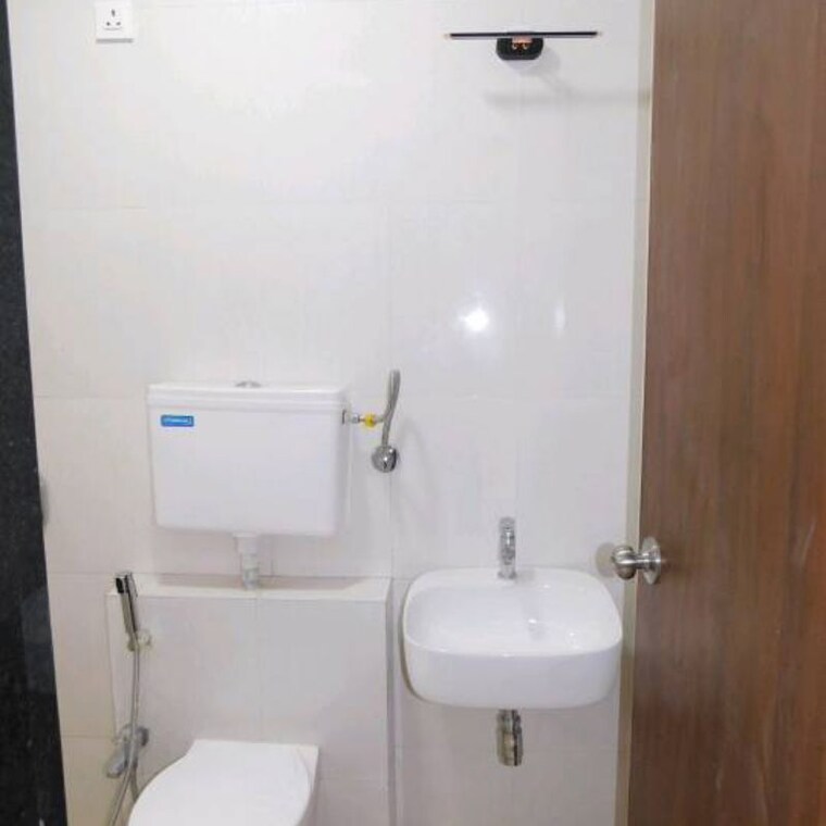 Bathroom, khar west 3 Bedroom 1000 Sq.Ft. Apartment In Khar West Mumbai 9856181