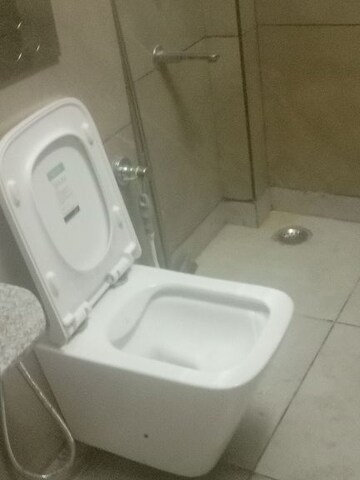 Bathroom in 1 BHK Builder Floor at Ramesh Nagar – for Rent