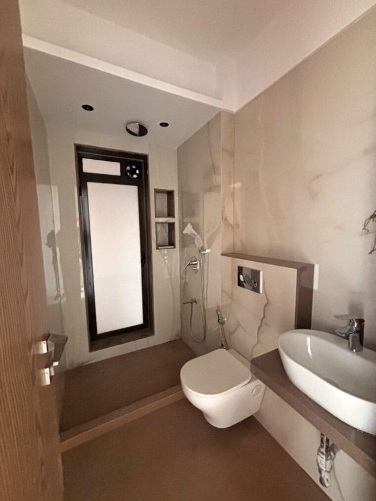 Bathroom, khar west 2 Bedroom 700 Sq.Ft. Apartment In Khar West Mumbai 9856185