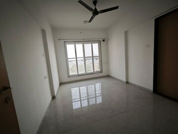Room in 2 BHK Apartment at Vaibhavlaxmi Queens Glory, Chembur – for Rent