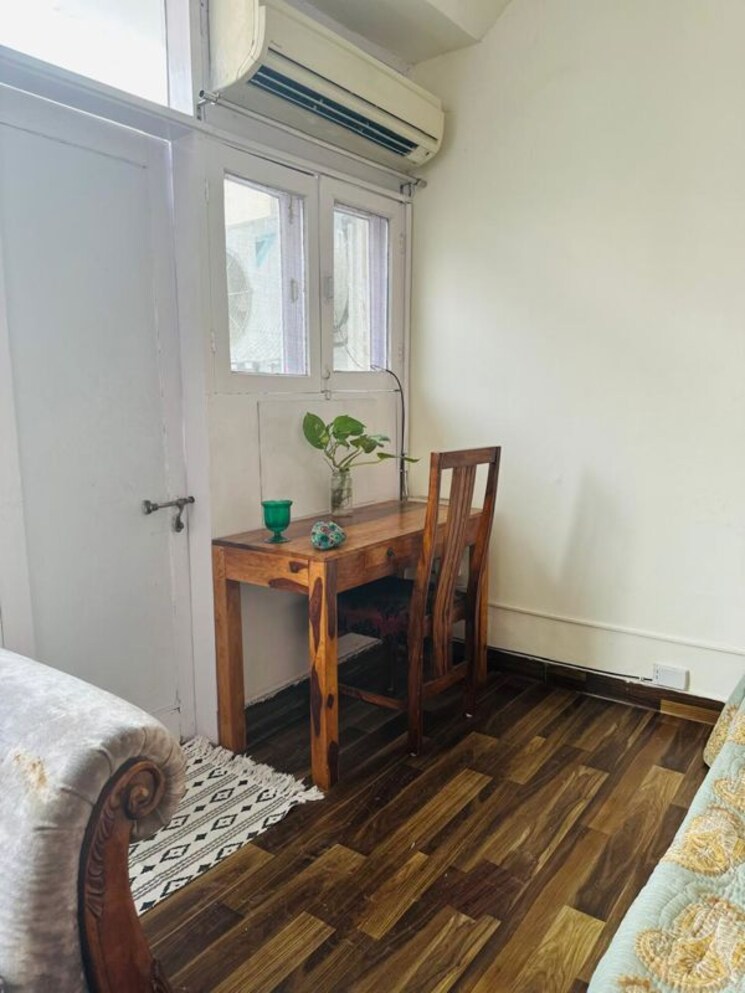 Bedroom, greater kailash i Studio 400 Sq.Ft. Apartment In Greater Kailash I Delhi 9856226