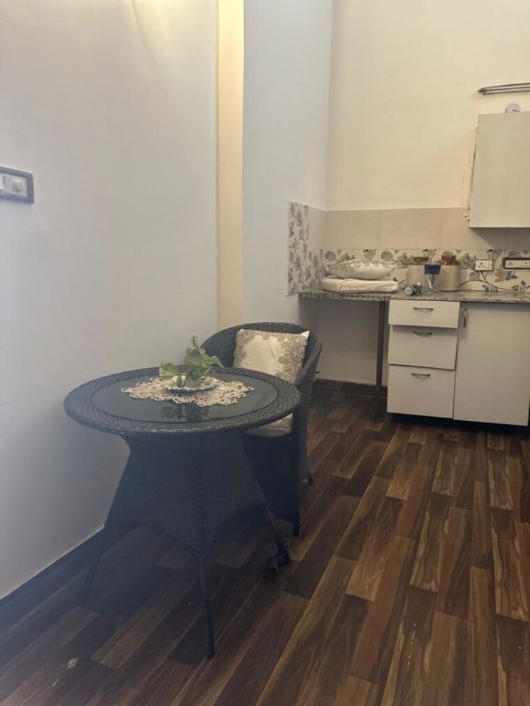 Master Bedroom, greater kailash i Studio 400 Sq.Ft. Apartment In Greater Kailash I Delhi 9856226
