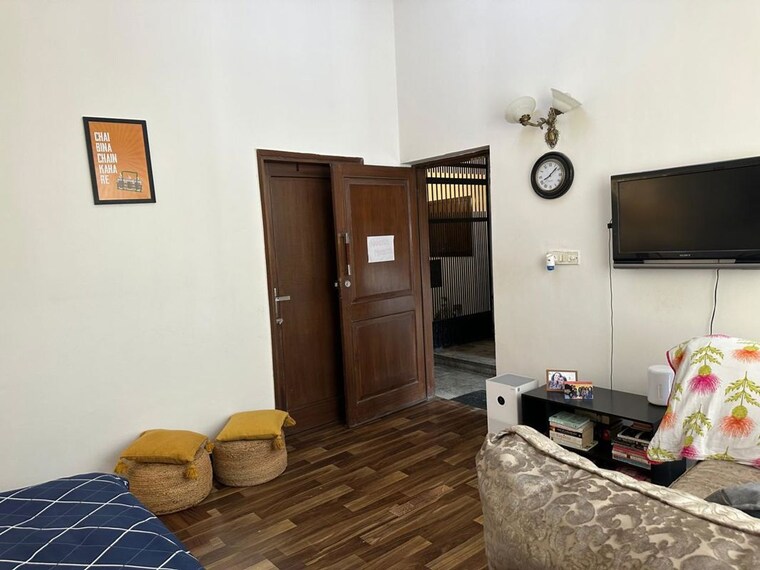 Living Room, greater kailash i Studio 400 Sq.Ft. Apartment In Greater Kailash I Delhi 9856226