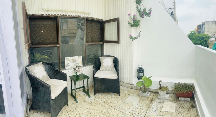 Living Room, greater kailash i Studio 400 Sq.Ft. Apartment In Greater Kailash I Delhi 9856226