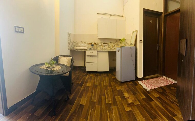 Bedroom, greater kailash i Studio 400 Sq.Ft. Apartment In Greater Kailash I Delhi 9856226