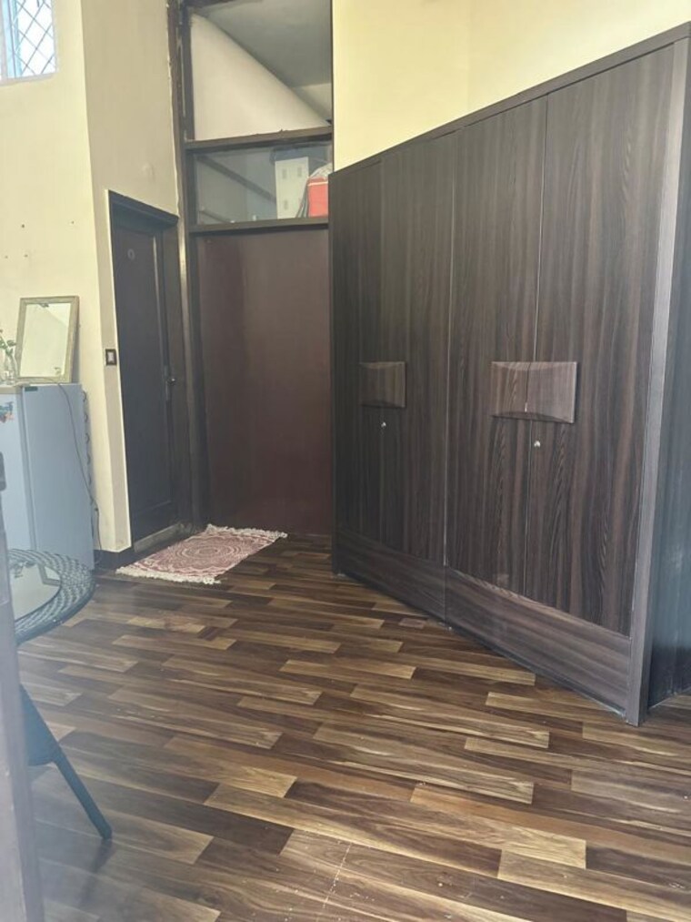 Bedroom, greater kailash i Studio 400 Sq.Ft. Apartment In Greater Kailash I Delhi 9856226