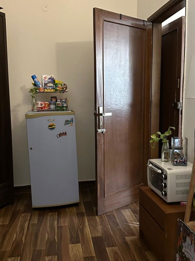 Master Bedroom, greater kailash i Studio 400 Sq.Ft. Apartment In Greater Kailash I Delhi 9856226