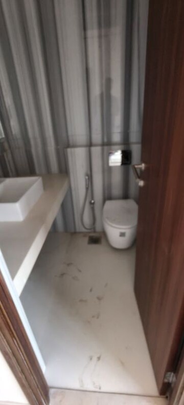 Master Bedroom in 2.5 BHK Apartment at Kalpataru Radiance, Goregaon West – for Rent