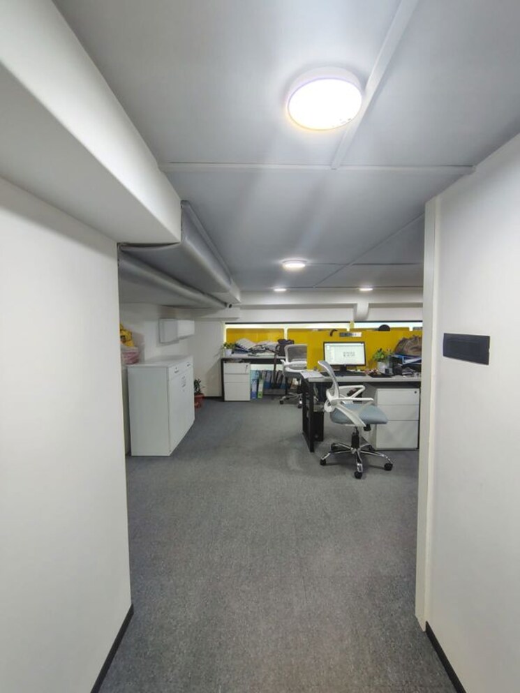  Parking, parinee-i Commercial Office Space 5500 Sq.Ft. In Andheri West Mumbai 9313193