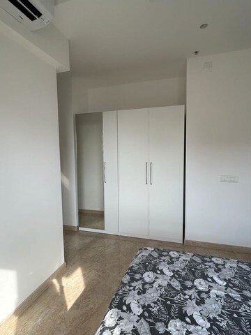 Room in 2 BHK Apartment at Hiranandani Castle Rock, Powai – for Rent