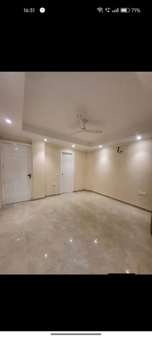 Room in 3 BHK Builder Floor at RPS Palm Drive, Sector 88 – for Sale