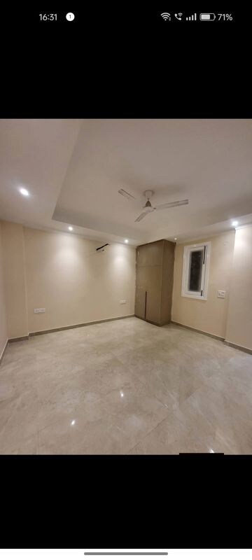 Room in 3 BHK Builder Floor at RPS Palm Drive, Sector 88 – for Sale