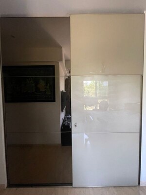 Furnished Amenities in 2 BHK Apartment at Hiranandani Castle Rock, Powai – for Rent