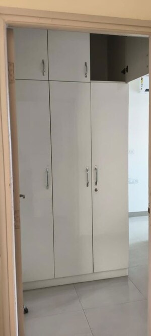 Furnished Amenities in 2 BHK Apartment at Suncity Avenue 76, Sector 76 – for Rent