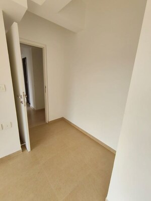 Room in 4 BHK Apartment at Kanakia Silicon Valley, Powai – for Rent