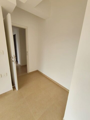 Room in 4 BHK Apartment at Kanakia Silicon Valley, Powai – for Rent