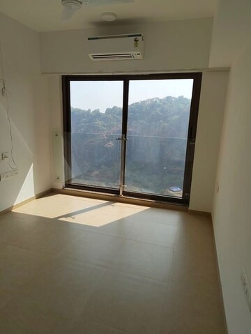 Room in 4 BHK Apartment at Kanakia Silicon Valley, Powai – for Rent