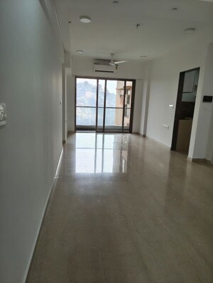 Room in 4 BHK Apartment at Kanakia Silicon Valley, Powai – for Rent