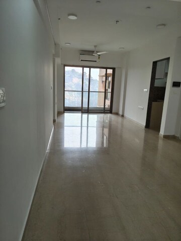 Room in 4 BHK Apartment at Kanakia Silicon Valley, Powai – for Rent