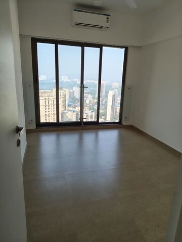 Room in 4 BHK Apartment at Kanakia Silicon Valley, Powai – for Rent