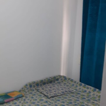 Bedroom in 2 BHK Apartment at Andheri West – for Rent