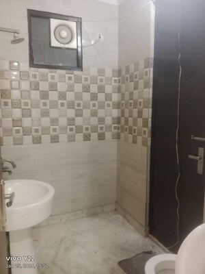 Bathroom in 3 BHK Builder Floor at Ashoka Enclave Faridabad, Sector 34 – for Rent