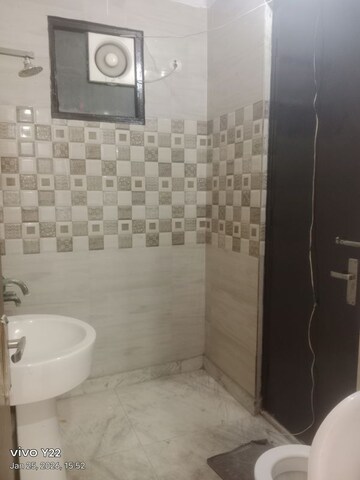 Bathroom in 3 BHK Builder Floor at Ashoka Enclave Faridabad, Sector 34 – for Rent