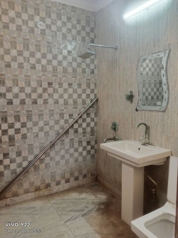 Bathroom in 3 BHK Builder Floor at Ashoka Enclave Faridabad, Sector 34 – for Rent