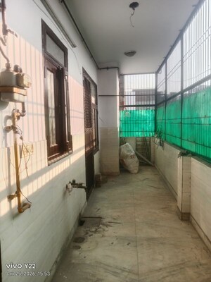 Balcony in 3 BHK Builder Floor at Ashoka Enclave Faridabad, Sector 34 – for Rent