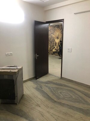 Room in 3 BHK Builder Floor at Green Fields Colony – for Rent