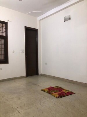 Room in 3 BHK Builder Floor at Green Fields Colony – for Rent